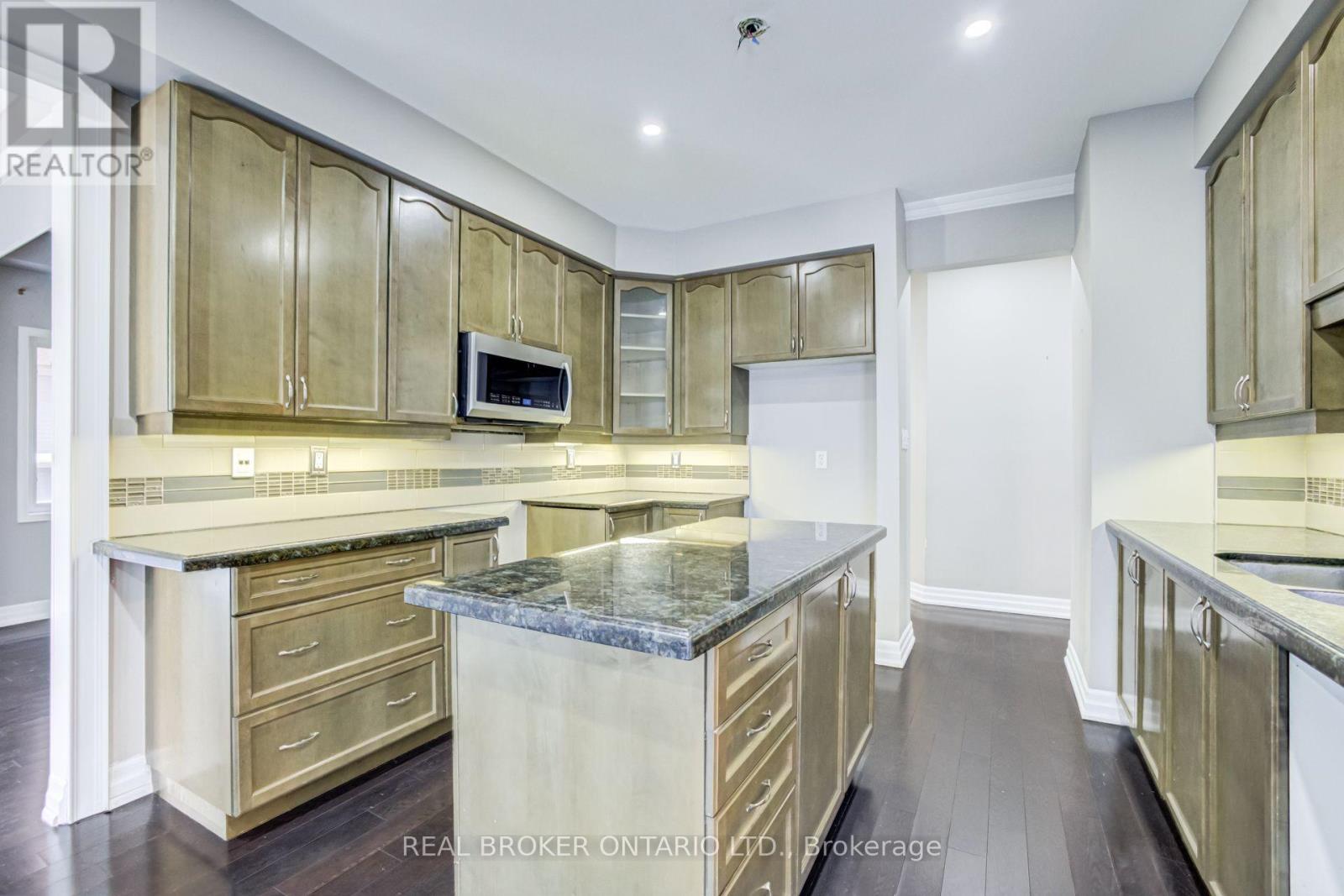 10 Coyle Street, Ajax, Ontario  L1T 0A2 - Photo 9 - E13709580