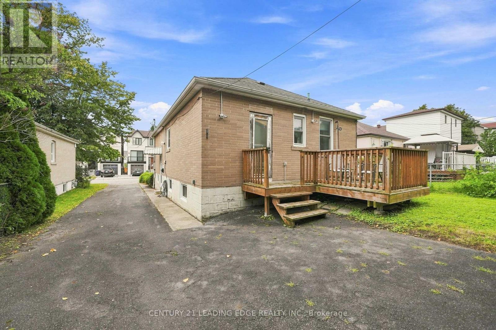 67 Pitt Avenue, Toronto, Ontario  M1L 2R3 - Photo 13 - E13709602