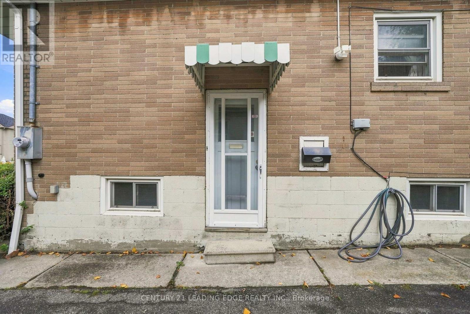 67 Pitt Avenue, Toronto, Ontario  M1L 2R3 - Photo 15 - E13709602