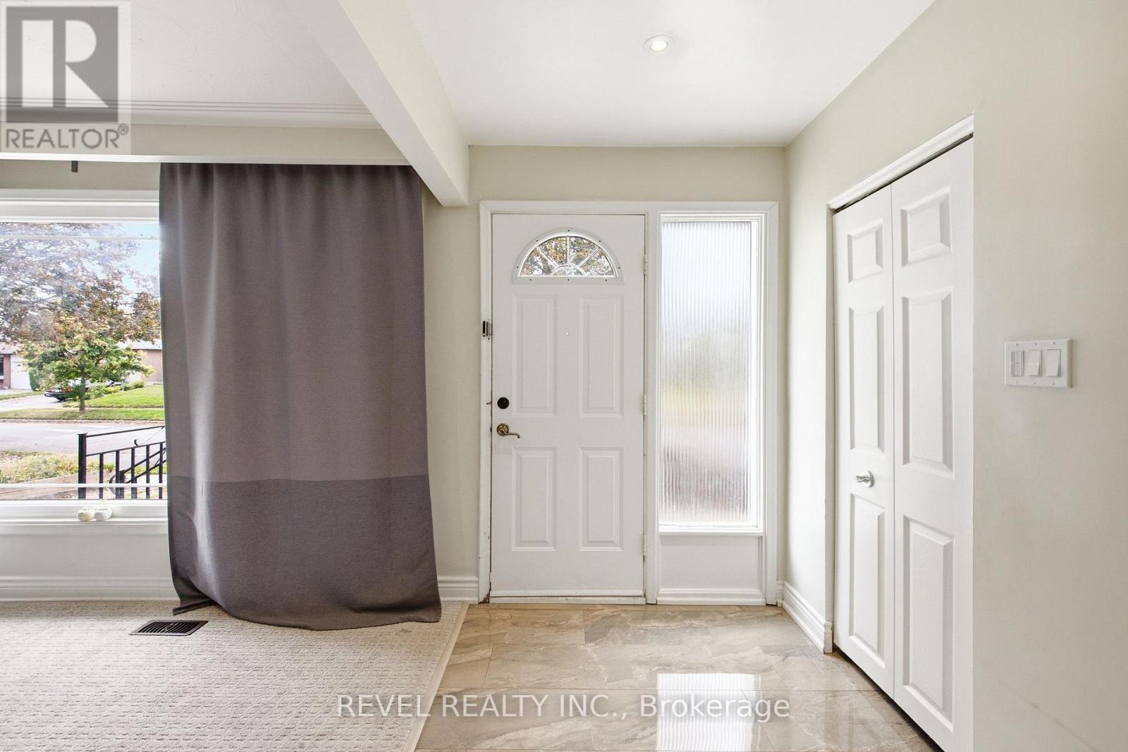 17 Amberjack Boulevard, Toronto, Ontario  M1H 2J2 - Photo 6 - E13709666