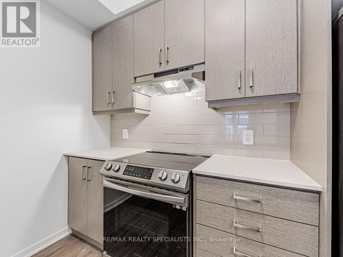 77 - 39 Honeycrisp Crescent, Vaughan, Ontario  L4K 0N6 - Photo 10 - N13709486