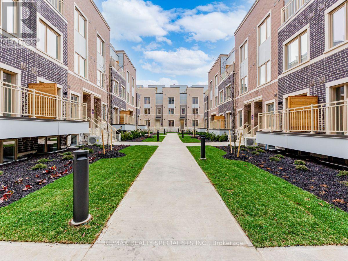 77 - 39 Honeycrisp Crescent, Vaughan, Ontario  L4K 0N6 - Photo 2 - N13709486
