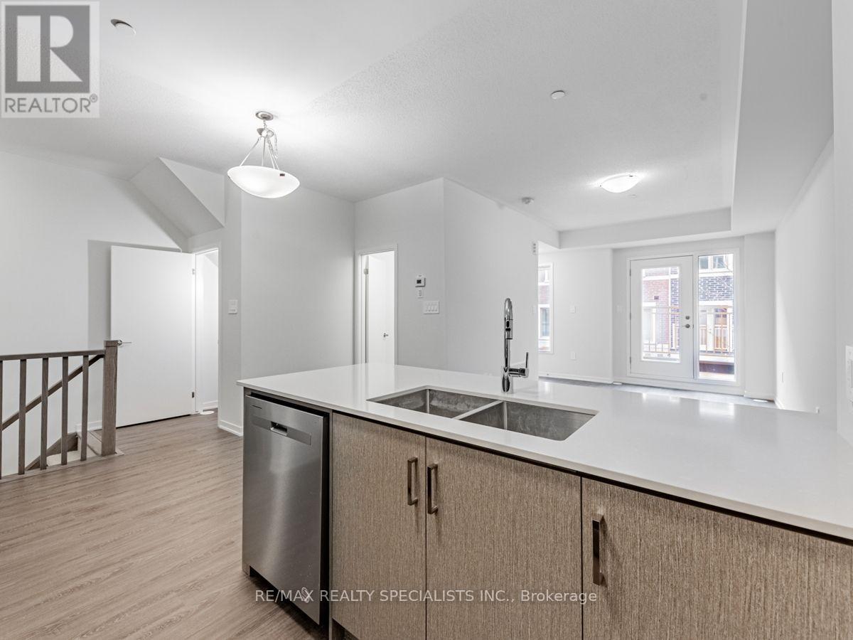 77 - 39 Honeycrisp Crescent, Vaughan, Ontario  L4K 0N6 - Photo 8 - N13709486