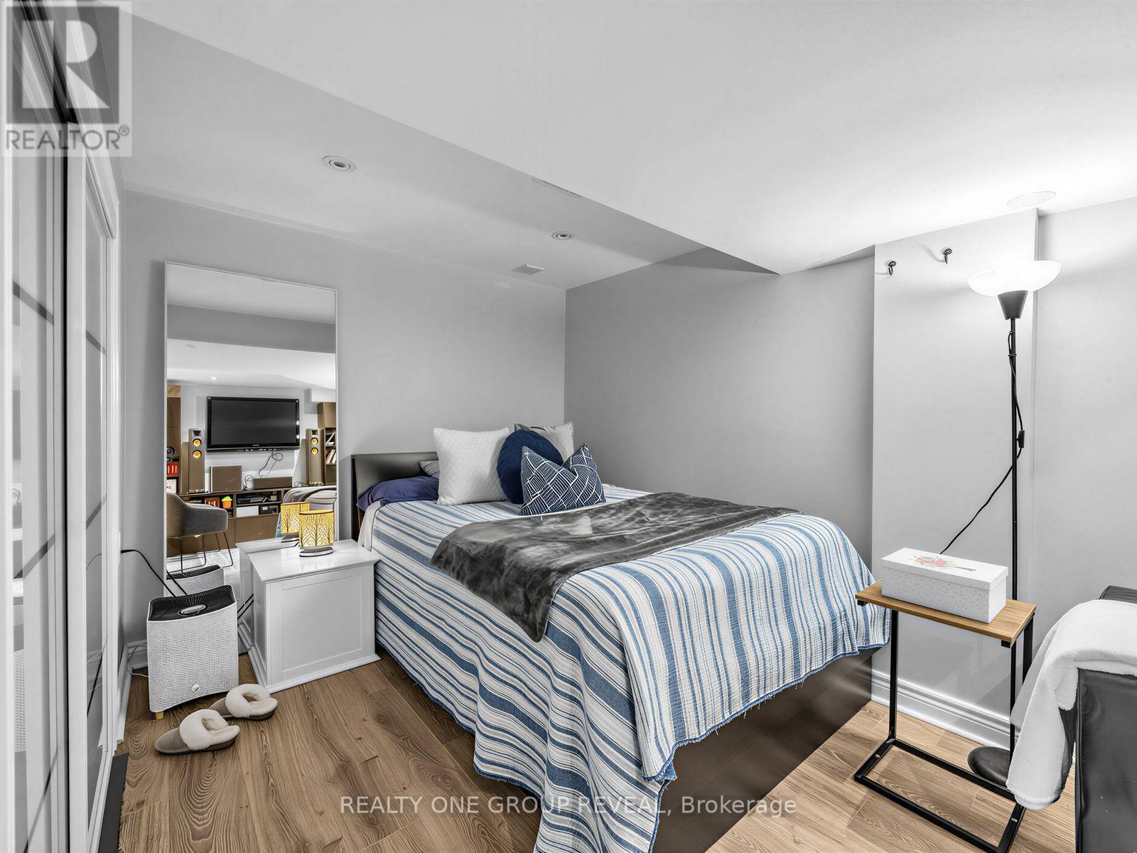 6122 Coxswain Crescent, Mississauga, Ontario  L5V 2Z8 - Photo 18 - W13709492