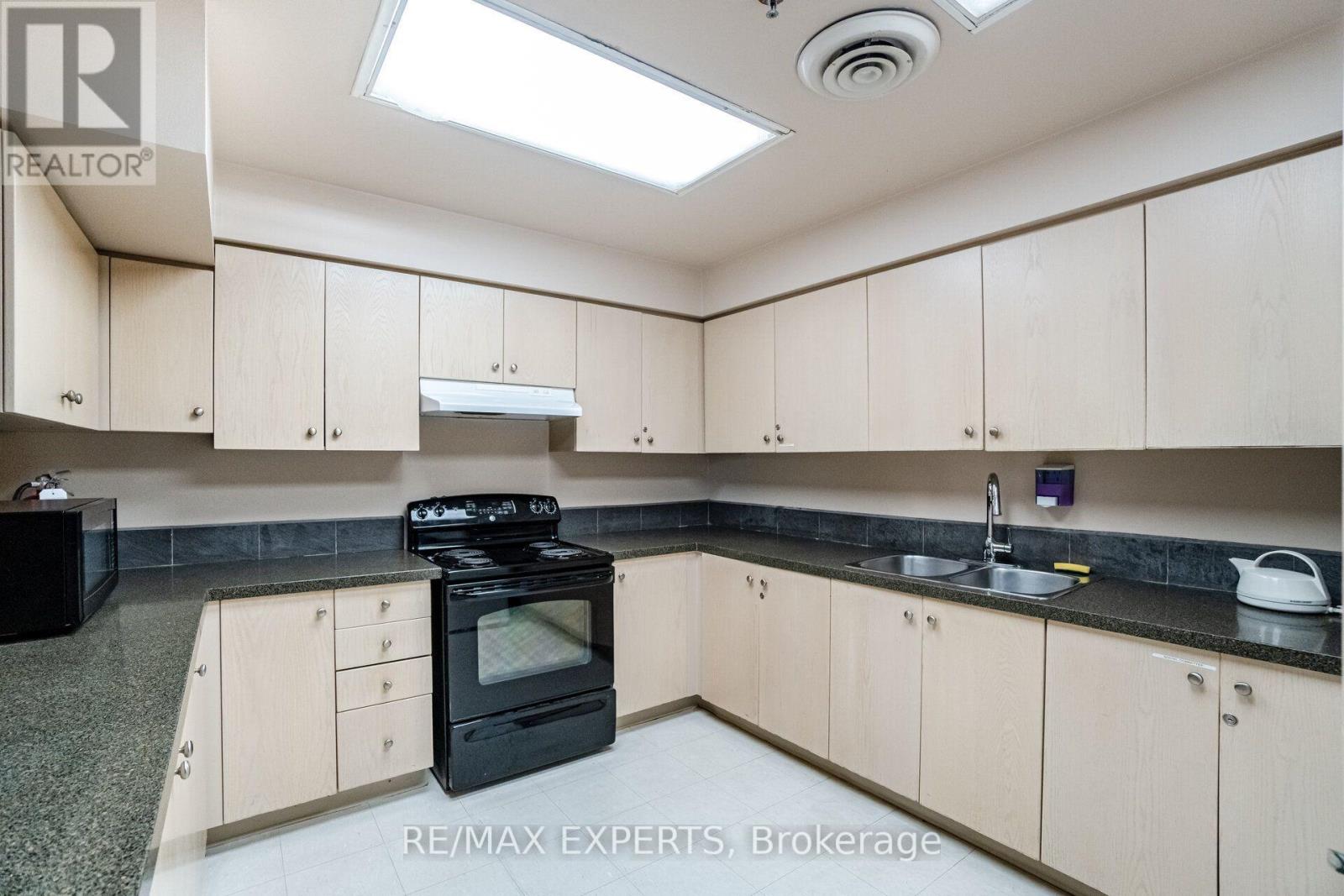 1408 - 2155 Burnhamthorpe Road W, Mississauga, Ontario  L5L 5P4 - Photo 47 - W13709564
