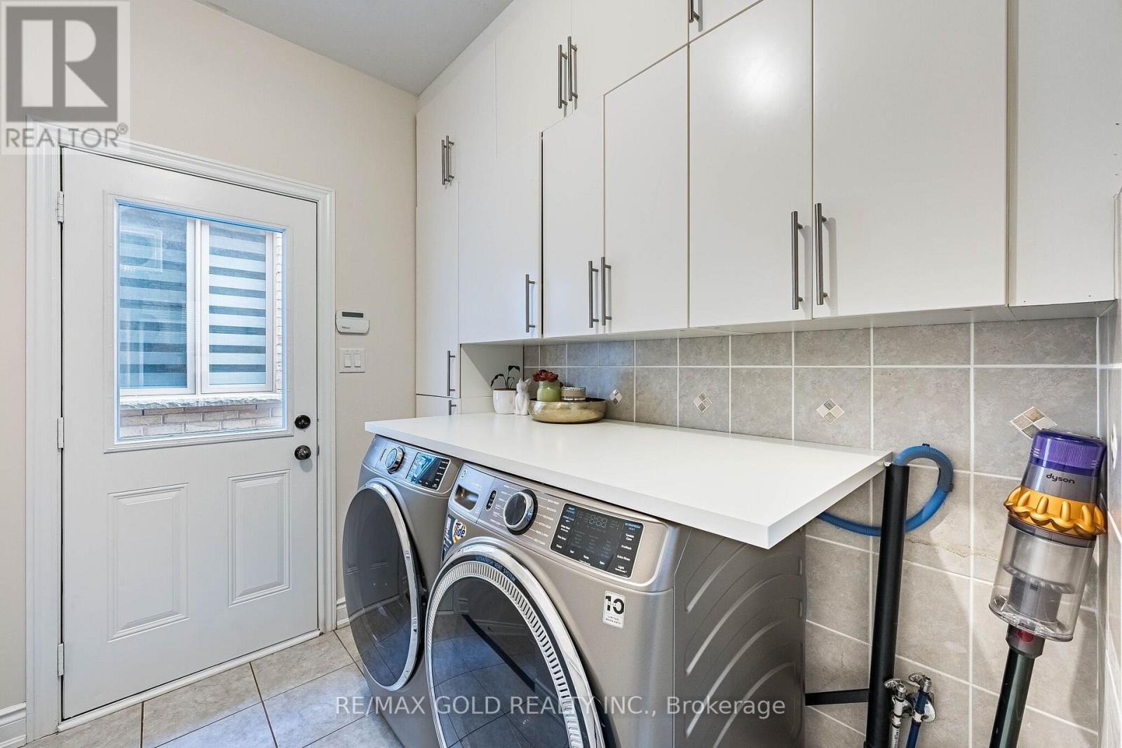 54 Orangeblossom Trail, Brampton, Ontario  L6X 3B5 - Photo 21 - W13709724