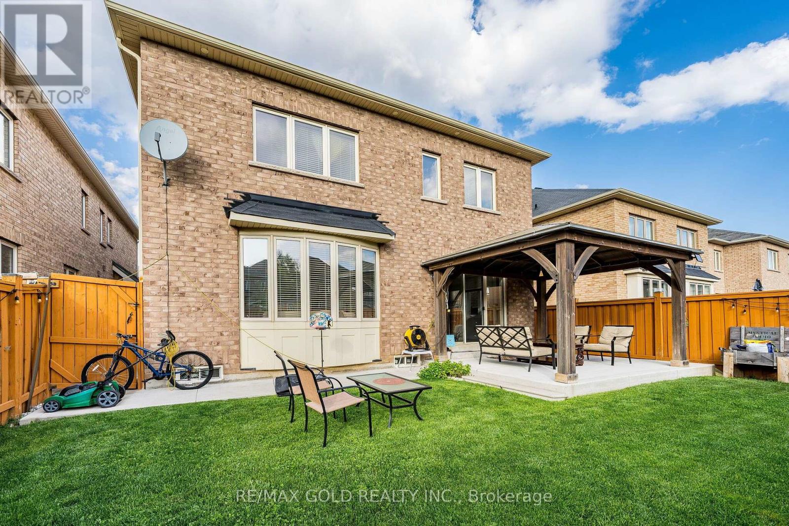54 Orangeblossom Trail, Brampton, Ontario  L6X 3B5 - Photo 35 - W13709724