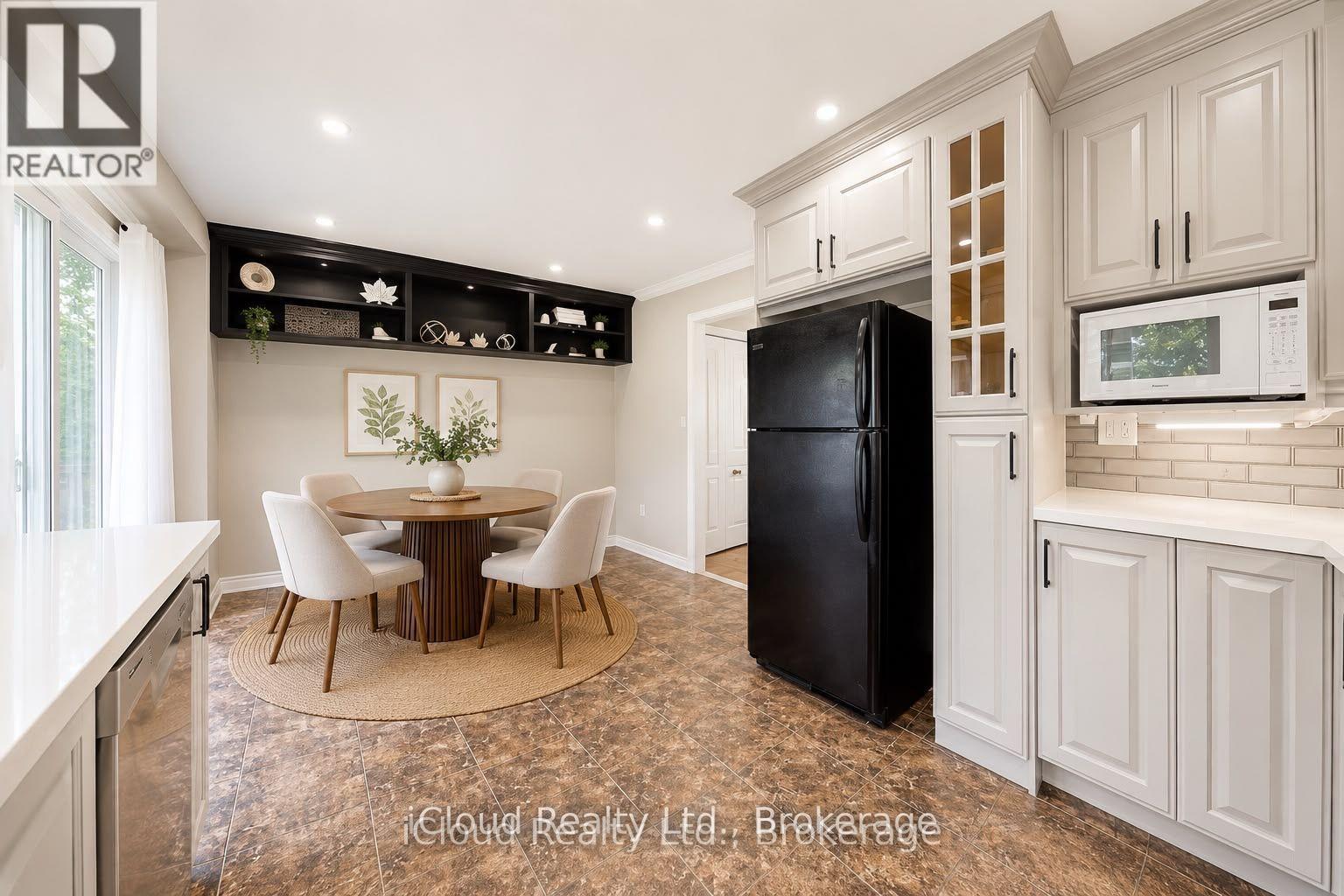 5661 Volpe Avenue, Mississauga, Ontario  L5V 3A6 - Photo 10 - W13709756
