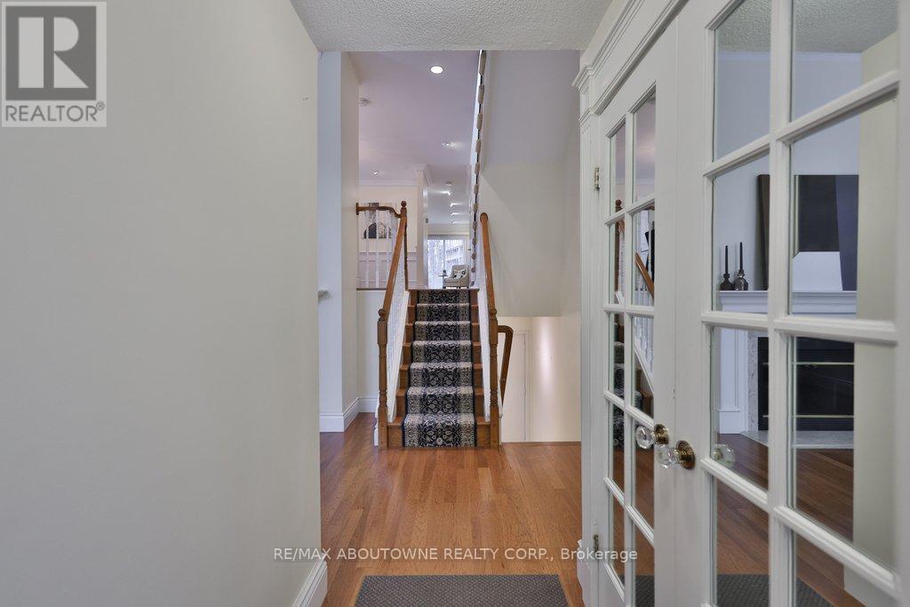86 Forsythe Street, Oakville, Ontario  L6K 3J8 - Photo 4 - W13709762