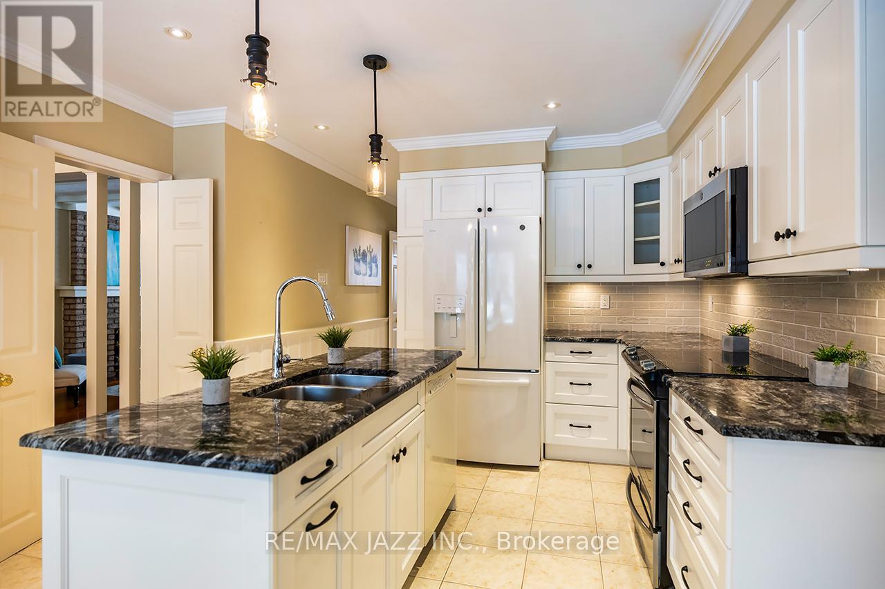 233 Wellington Street, Whitby, Ontario  L1N 5L7 - Photo 18 - E13116612
