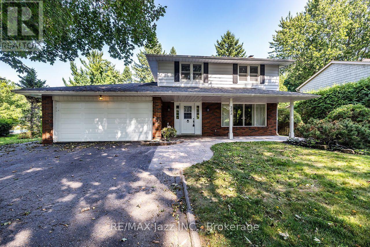 233 Wellington Street, Whitby, Ontario  L1N 5L7 - Photo 2 - E13116612