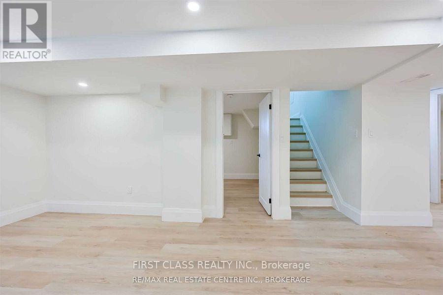 2 - 118 Manning Avenue, Hamilton, Ontario  L9A 3E9 - Photo 11 - X13709608