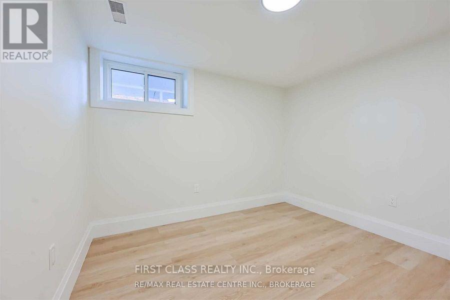2 - 118 Manning Avenue, Hamilton, Ontario  L9A 3E9 - Photo 15 - X13709608