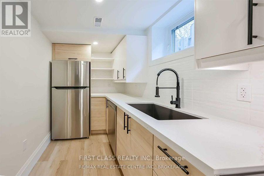 2 - 118 Manning Avenue, Hamilton, Ontario  L9A 3E9 - Photo 6 - X13709608