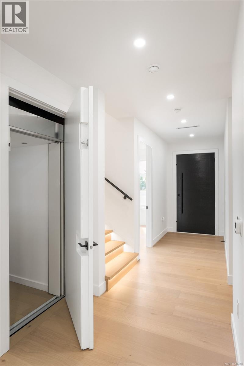 2292 Gail Pl, Sidney, British Columbia V8L 2S2 - Photo 16 - 1047448