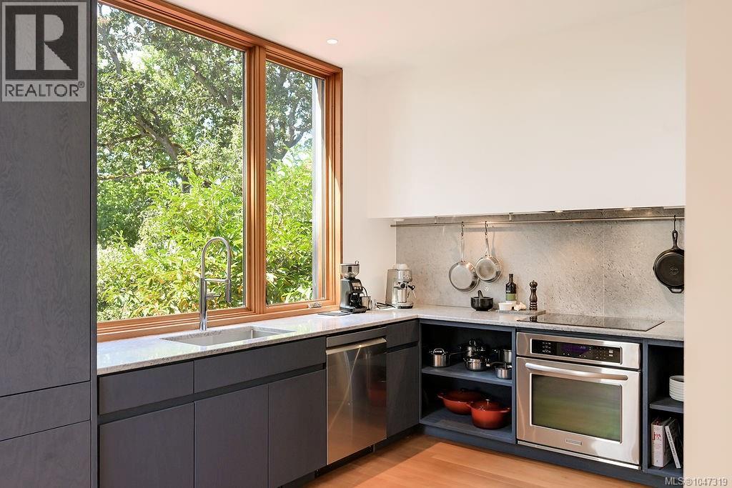 2654 Fernwood Rd, Victoria, British Columbia  V8T 3A2 - Photo 27 - 1047319