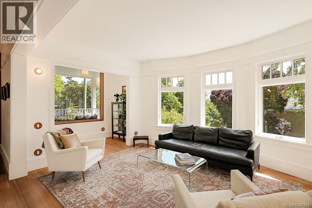 2654 Fernwood Rd, Victoria, British Columbia  V8T 3A2 - Photo 3 - 1047319