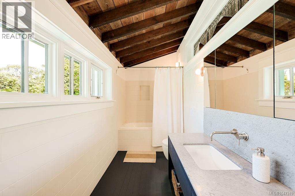 2654 Fernwood Rd, Victoria, British Columbia  V8T 3A2 - Photo 58 - 1047319