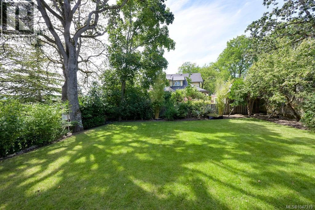 2654 Fernwood Rd, Victoria, British Columbia  V8T 3A2 - Photo 69 - 1047319
