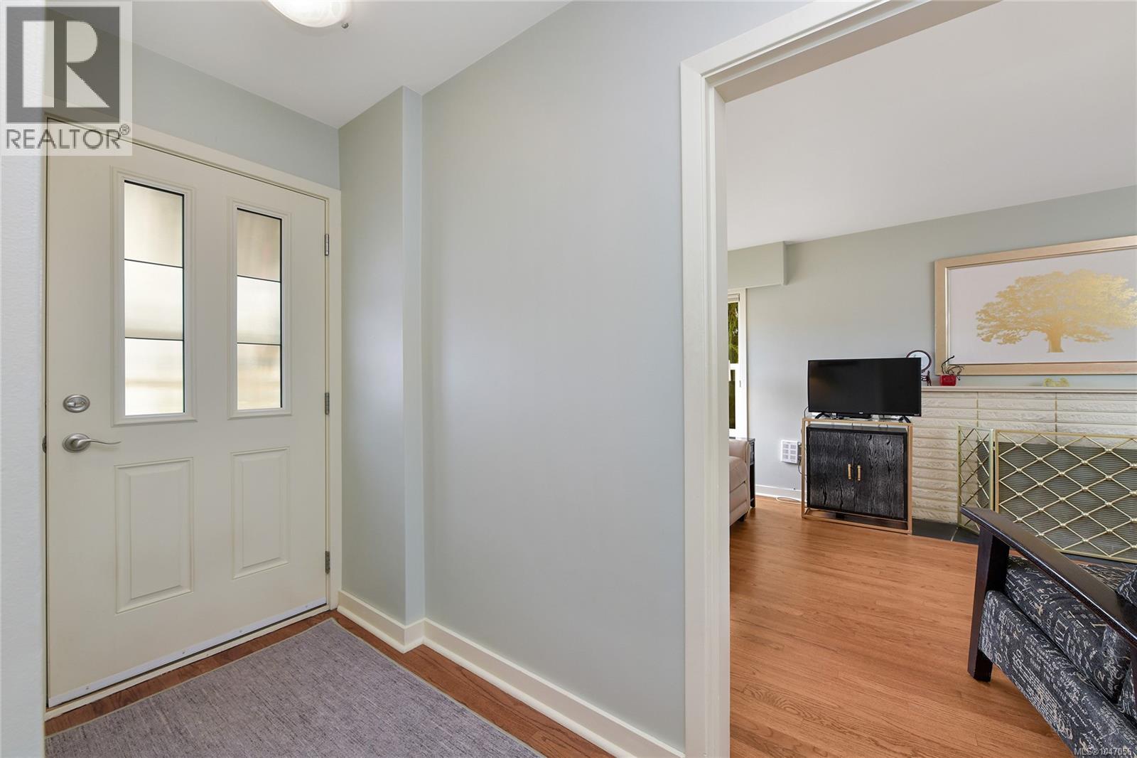 3304 Aldridge St, Saanich, British Columbia  V8P 4L8 - Photo 10 - 1047056