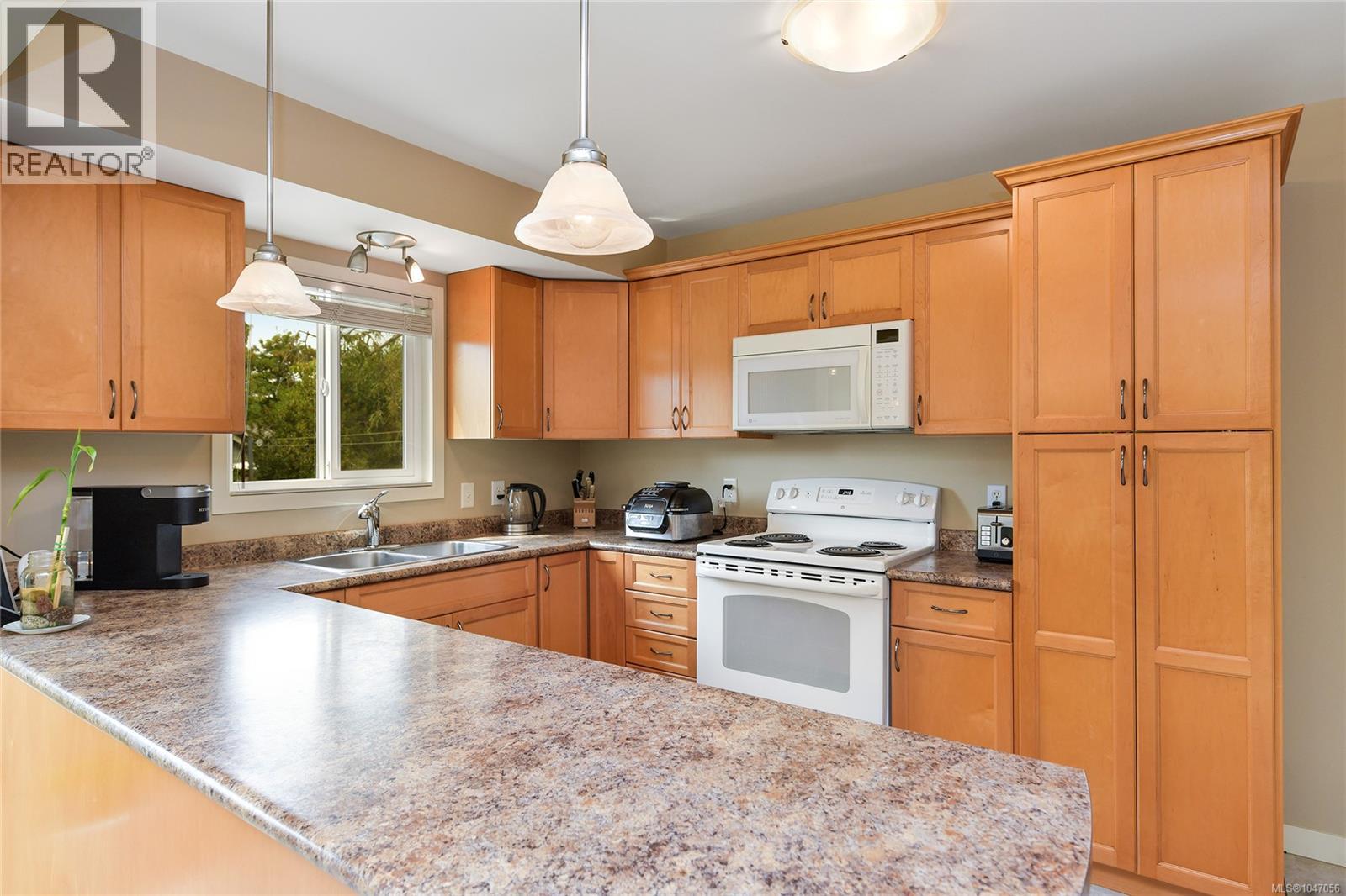 3304 Aldridge St, Saanich, British Columbia  V8P 4L8 - Photo 12 - 1047056