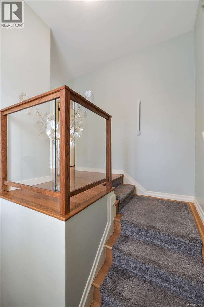 3304 Aldridge St, Saanich, British Columbia  V8P 4L8 - Photo 24 - 1047056