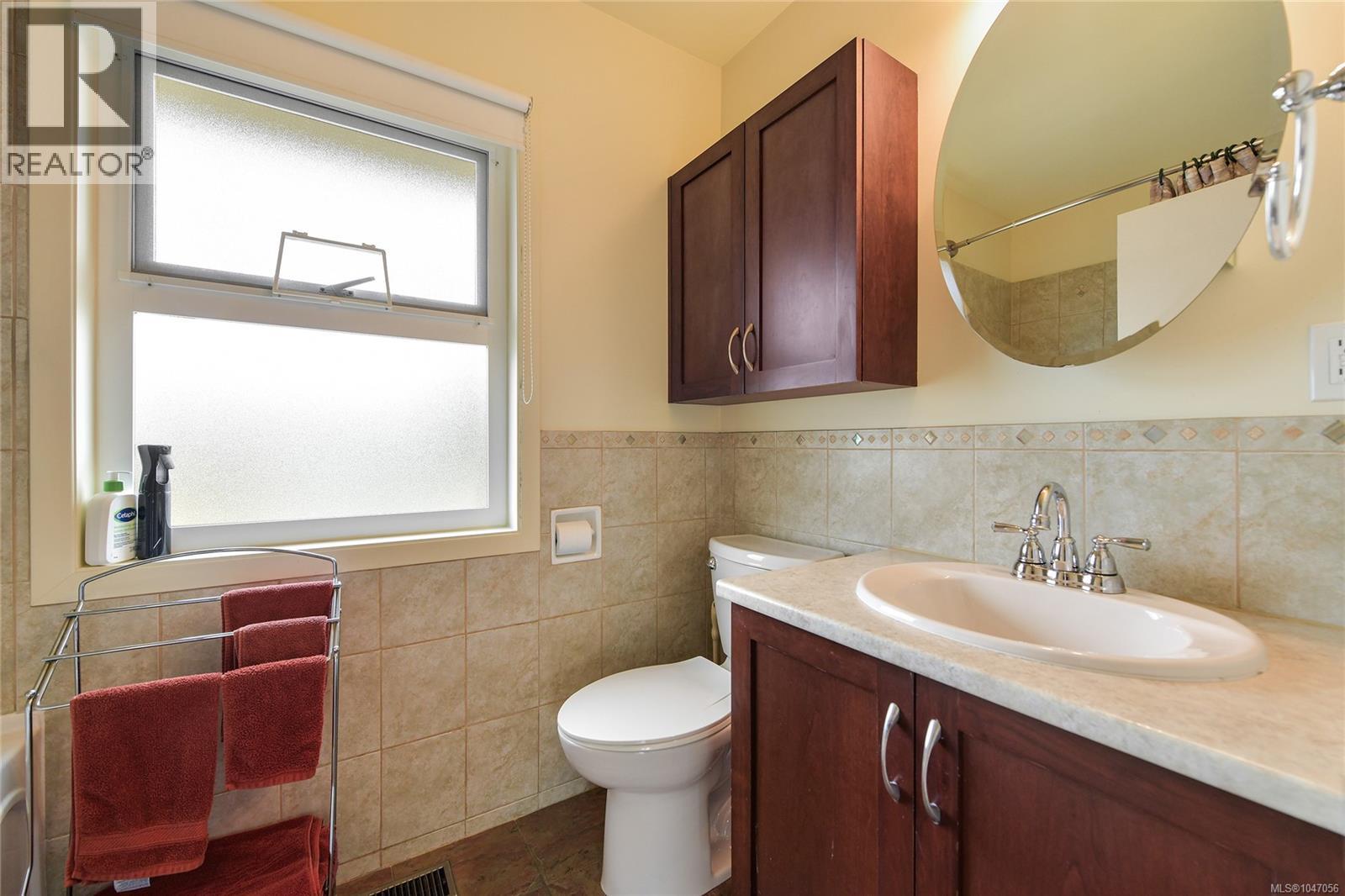 3304 Aldridge St, Saanich, British Columbia  V8P 4L8 - Photo 28 - 1047056