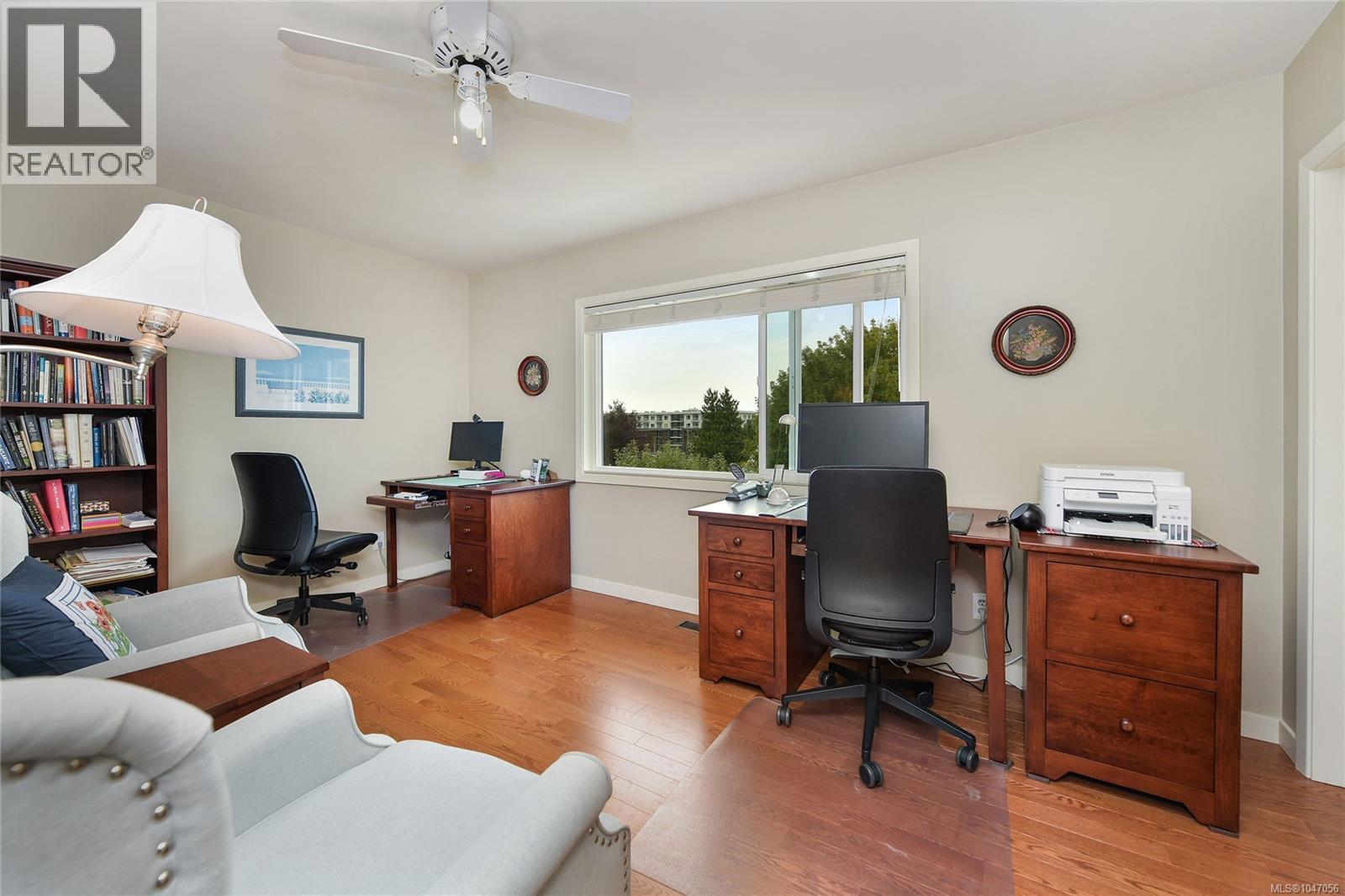 3304 Aldridge St, Saanich, British Columbia  V8P 4L8 - Photo 3 - 1047056