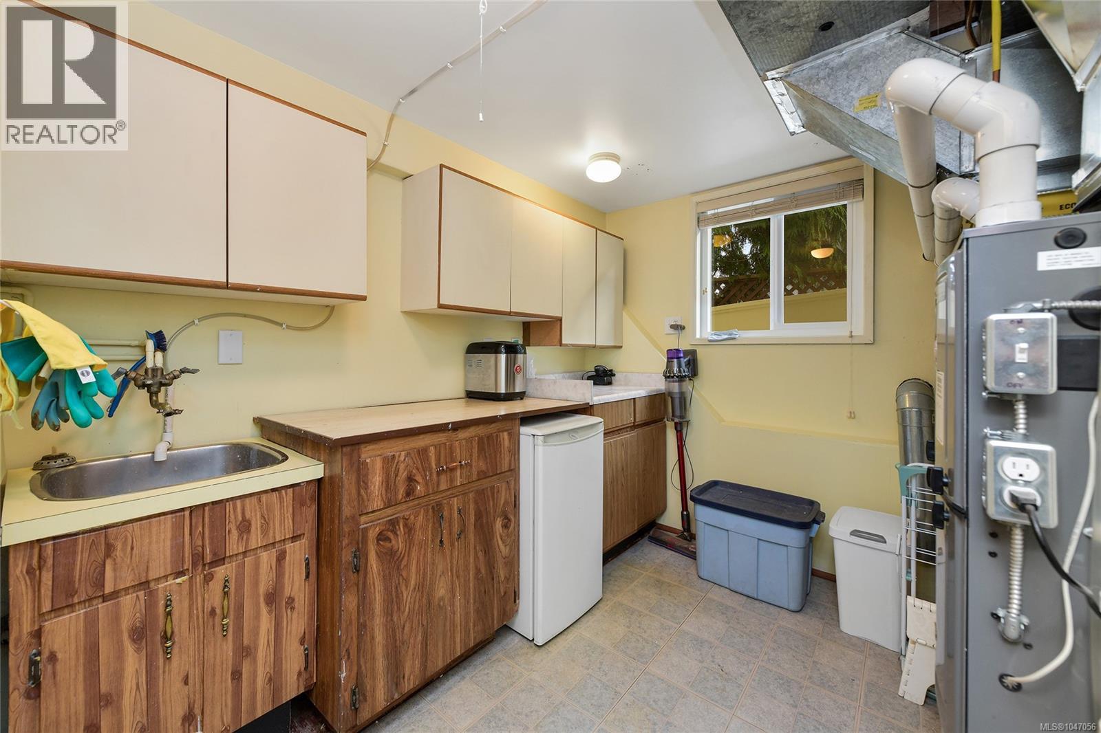 3304 Aldridge St, Saanich, British Columbia  V8P 4L8 - Photo 35 - 1047056