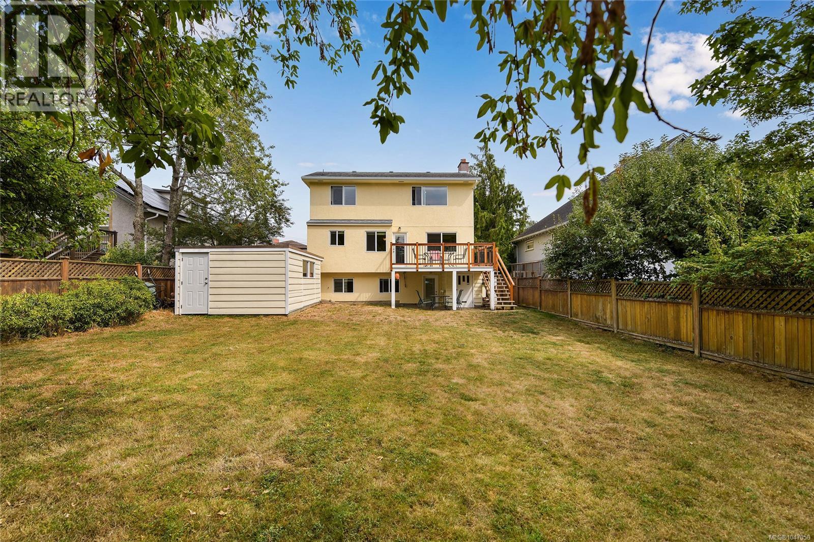 3304 Aldridge St, Saanich, British Columbia  V8P 4L8 - Photo 45 - 1047056