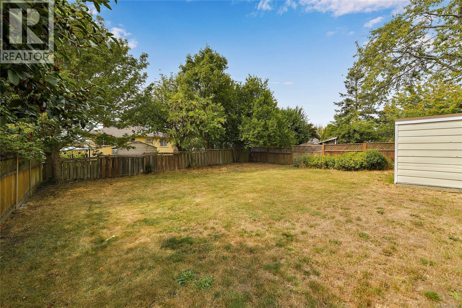3304 Aldridge St, Saanich, British Columbia  V8P 4L8 - Photo 46 - 1047056