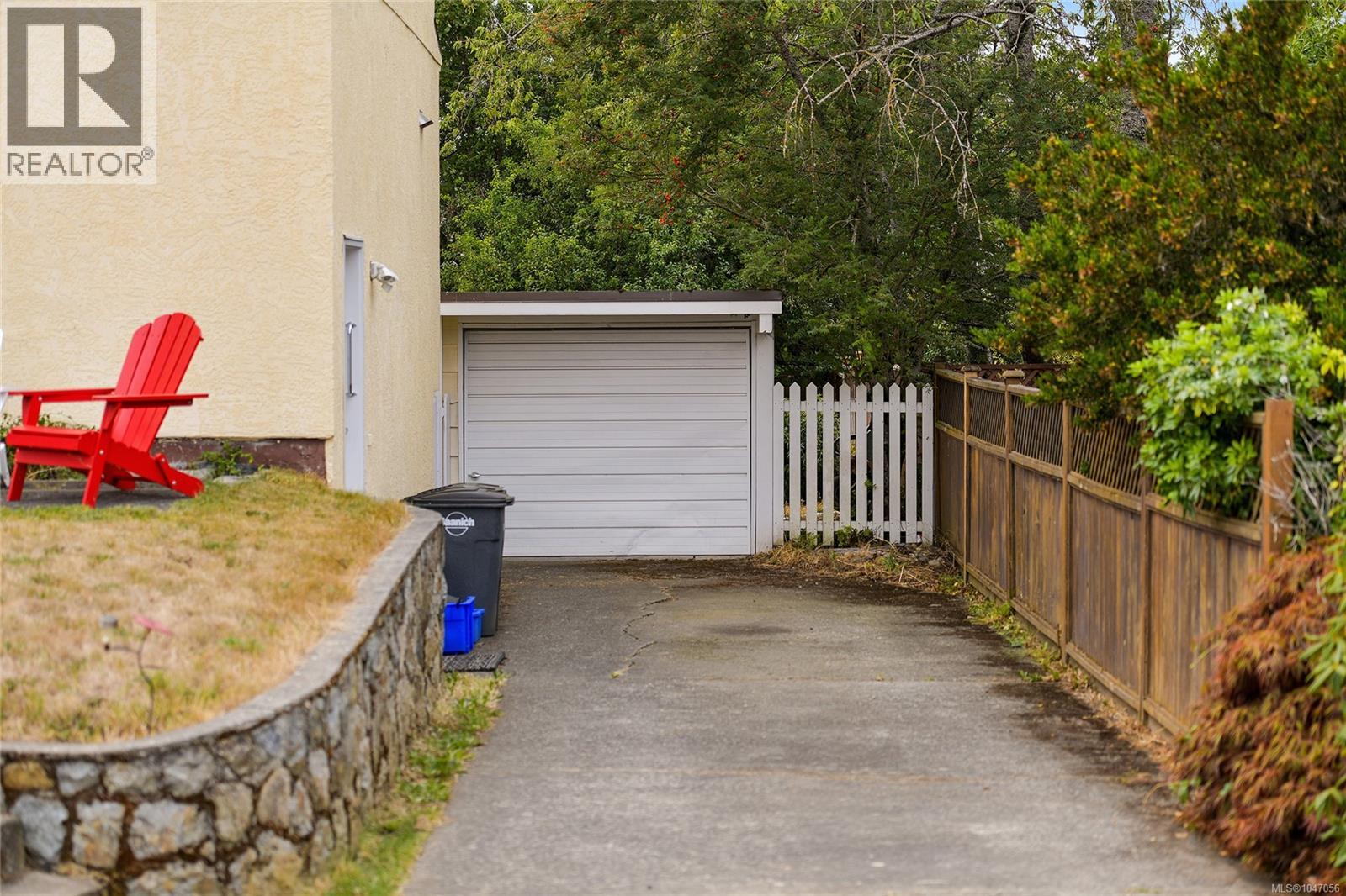 3304 Aldridge St, Saanich, British Columbia  V8P 4L8 - Photo 9 - 1047056