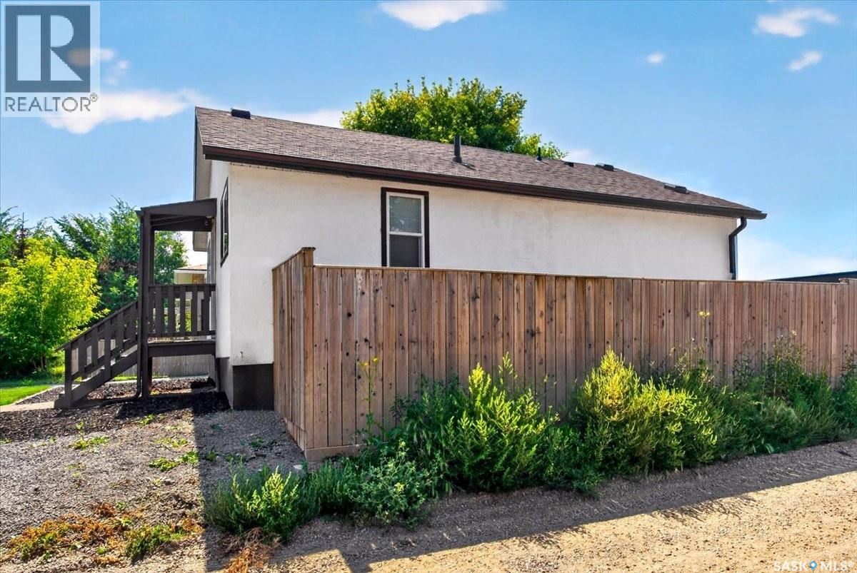 1726 Rothwell Street, Regina, Saskatchewan  S4N 2B9 - Photo 3 - SK046552