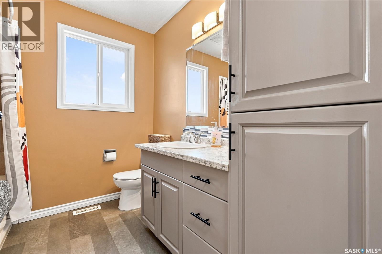1109 Lillooet Street W, Moose Jaw, Saskatchewan  S6H 5A2 - Photo 15 - SK046492