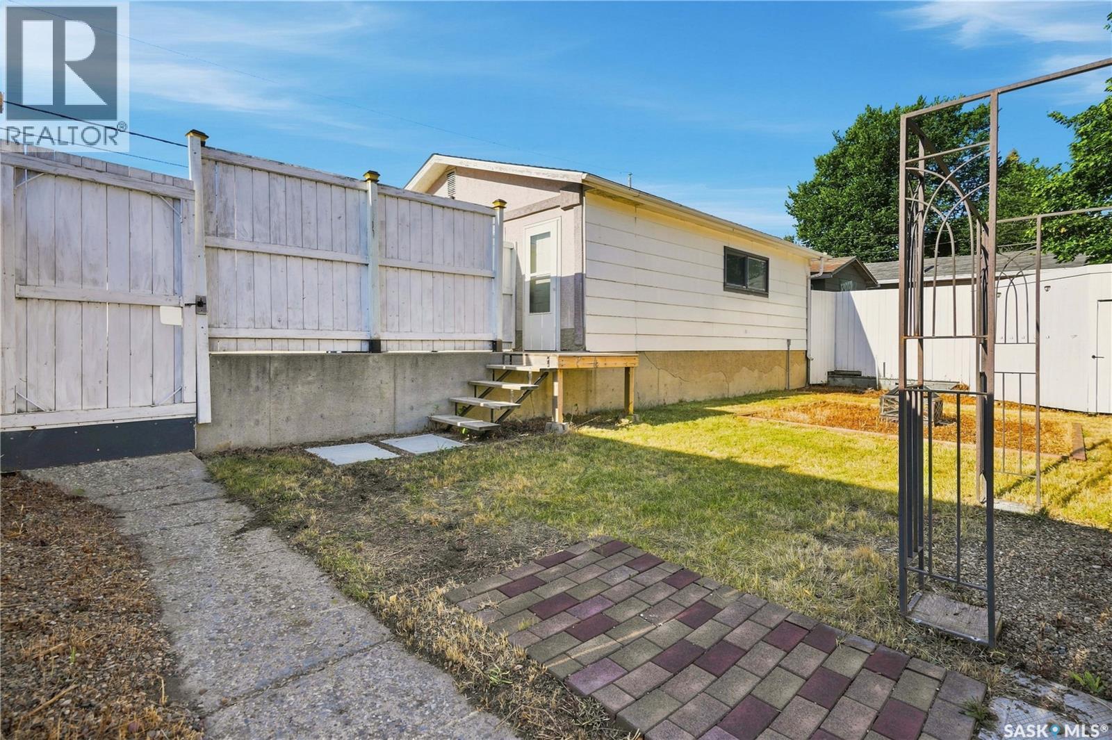 1109 Lillooet Street W, Moose Jaw, Saskatchewan  S6H 5A2 - Photo 41 - SK046492