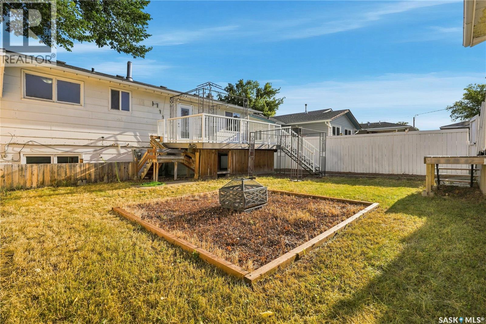 1109 Lillooet Street W, Moose Jaw, Saskatchewan  S6H 5A2 - Photo 45 - SK046492