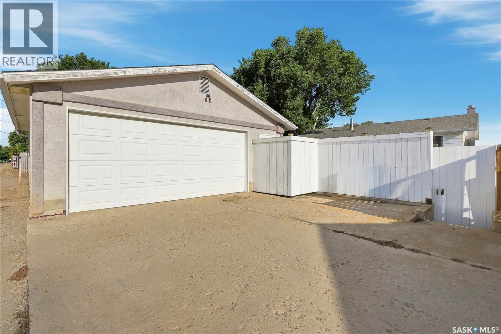 1109 Lillooet Street W, Moose Jaw, Saskatchewan  S6H 5A2 - Photo 50 - SK046492