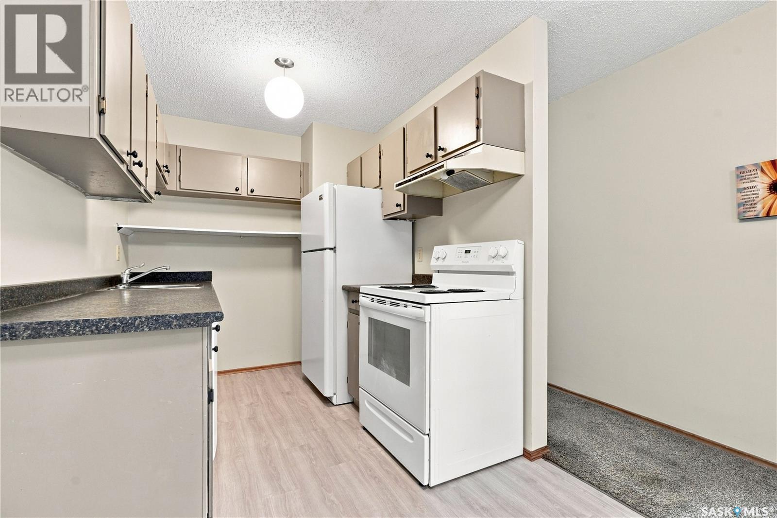 212 403 Tait Court, Saskatoon, Saskatchewan  S7H 5L3 - Photo 8 - SK046490