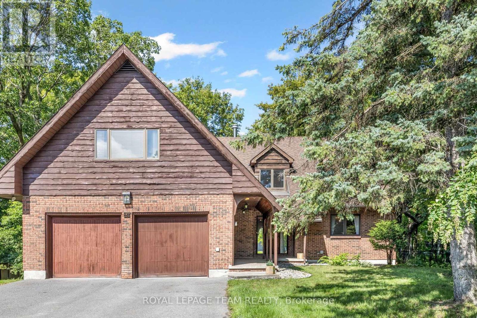 14 TAUNTON PLACE, Ottawa, Ontario
