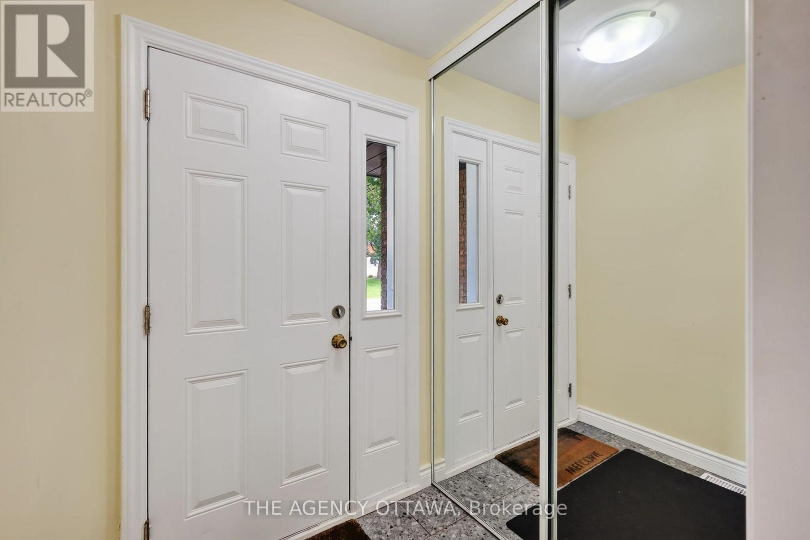 1775 Stonehenge Crescent, Ottawa, Ontario  K1B 5K3 - Photo 4 - X13709792