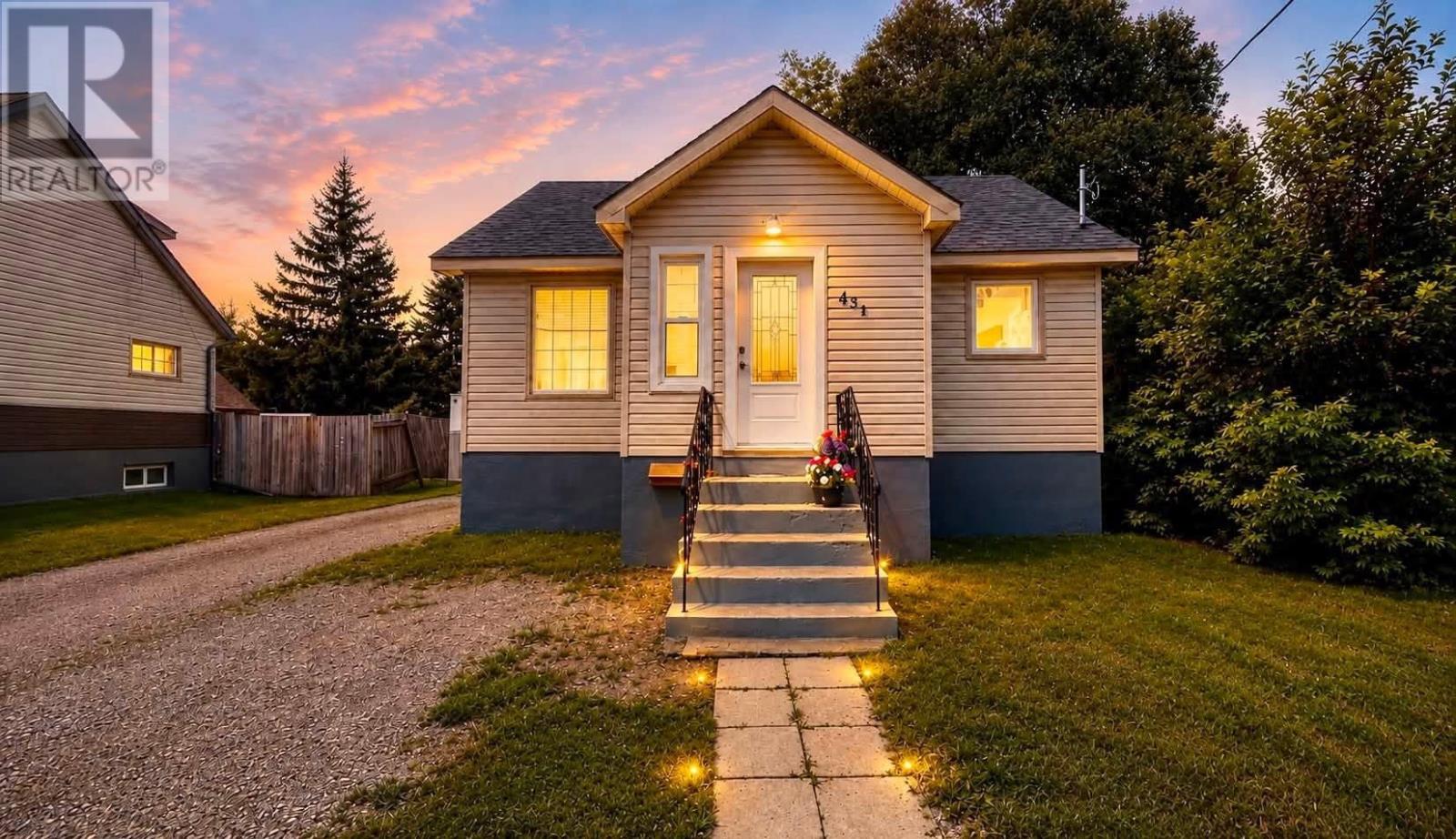 454 Algoma St N, Thunder Bay, Ontario  P7A 5B9 - Photo 1 - TB2602505