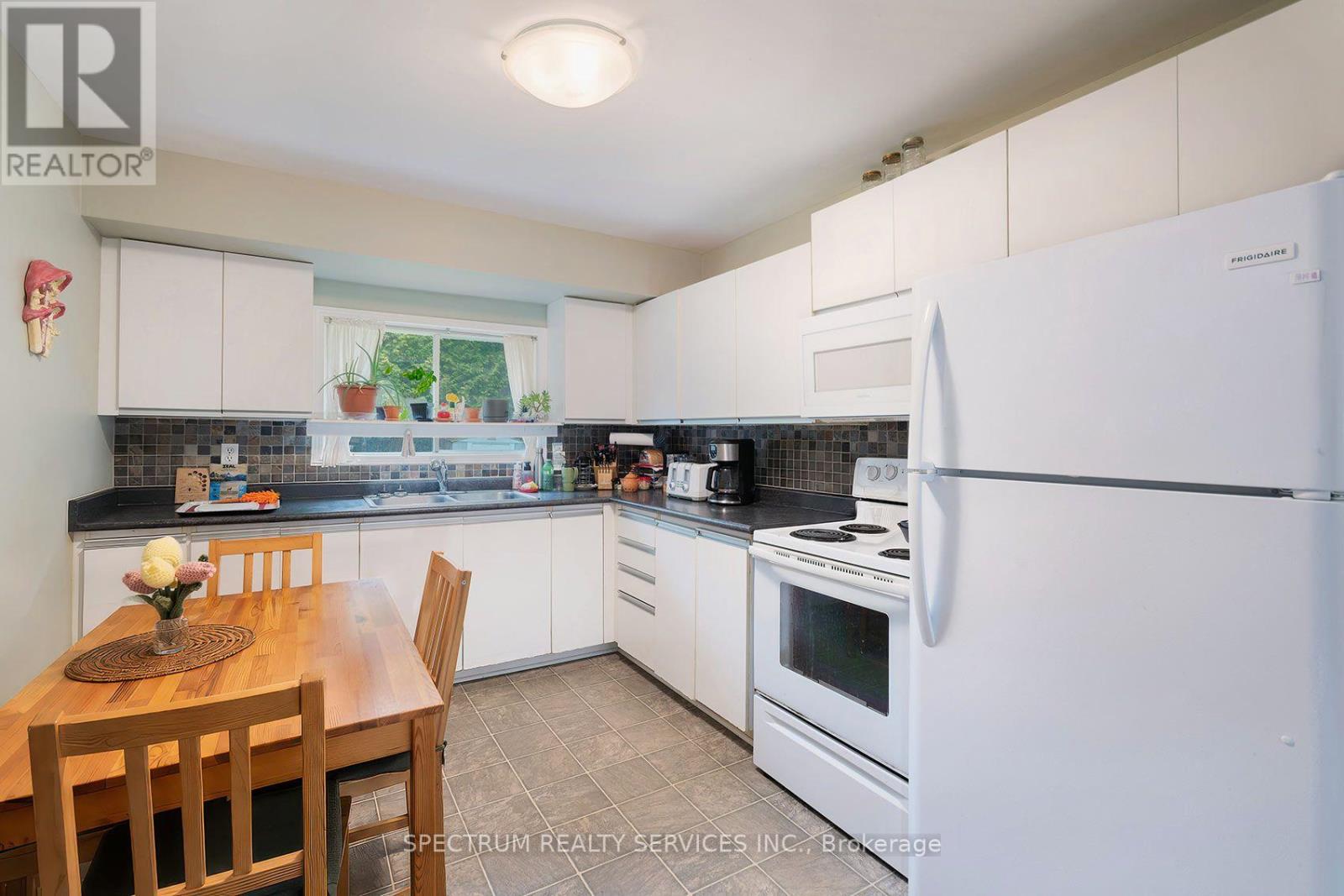229 Pine Beach Drive, Georgina, Ontario  L4P 2V7 - Photo 8 - N13700304