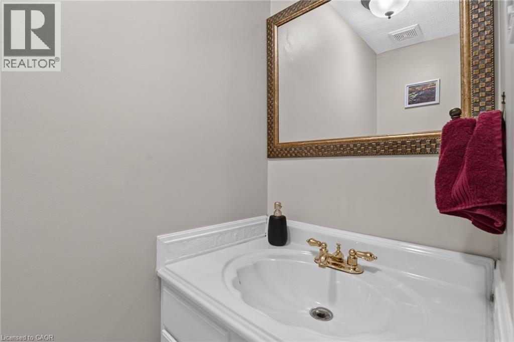 2031 Amherst Heights Court Unit# 20, Burlington, Ontario  L7P 3R2 - Photo 5 - 40857965