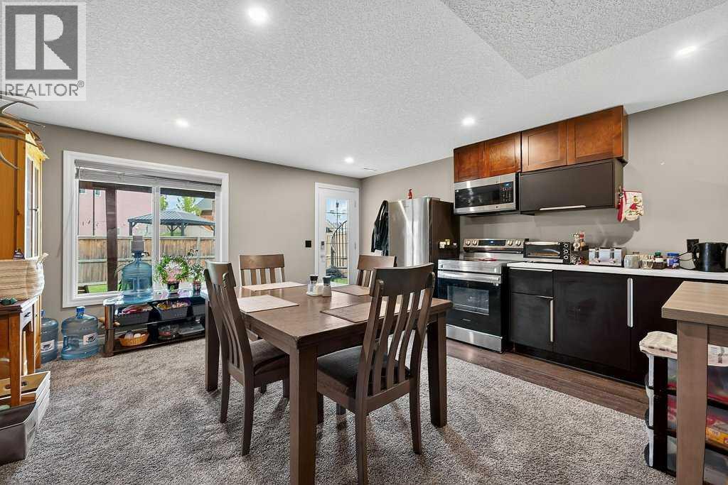 76 Rainbow Falls Boulevard, Chestermere, Alberta  T1X 0S6 - Photo 17 - A2316289