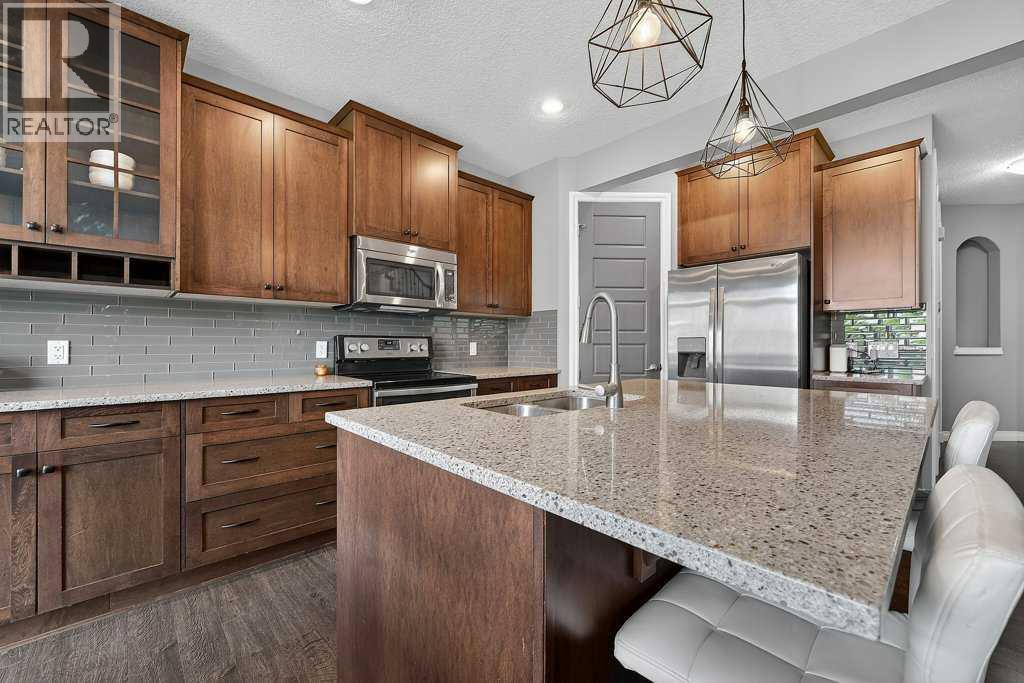 76 Rainbow Falls Boulevard, Chestermere, Alberta  T1X 0S6 - Photo 9 - A2316289