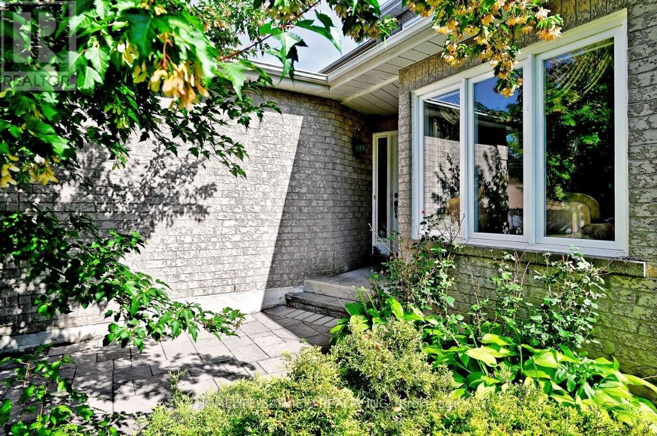 15 El Dorado Street, Richmond Hill, Ontario  L4C 0G9 - Photo 3 - N13709796