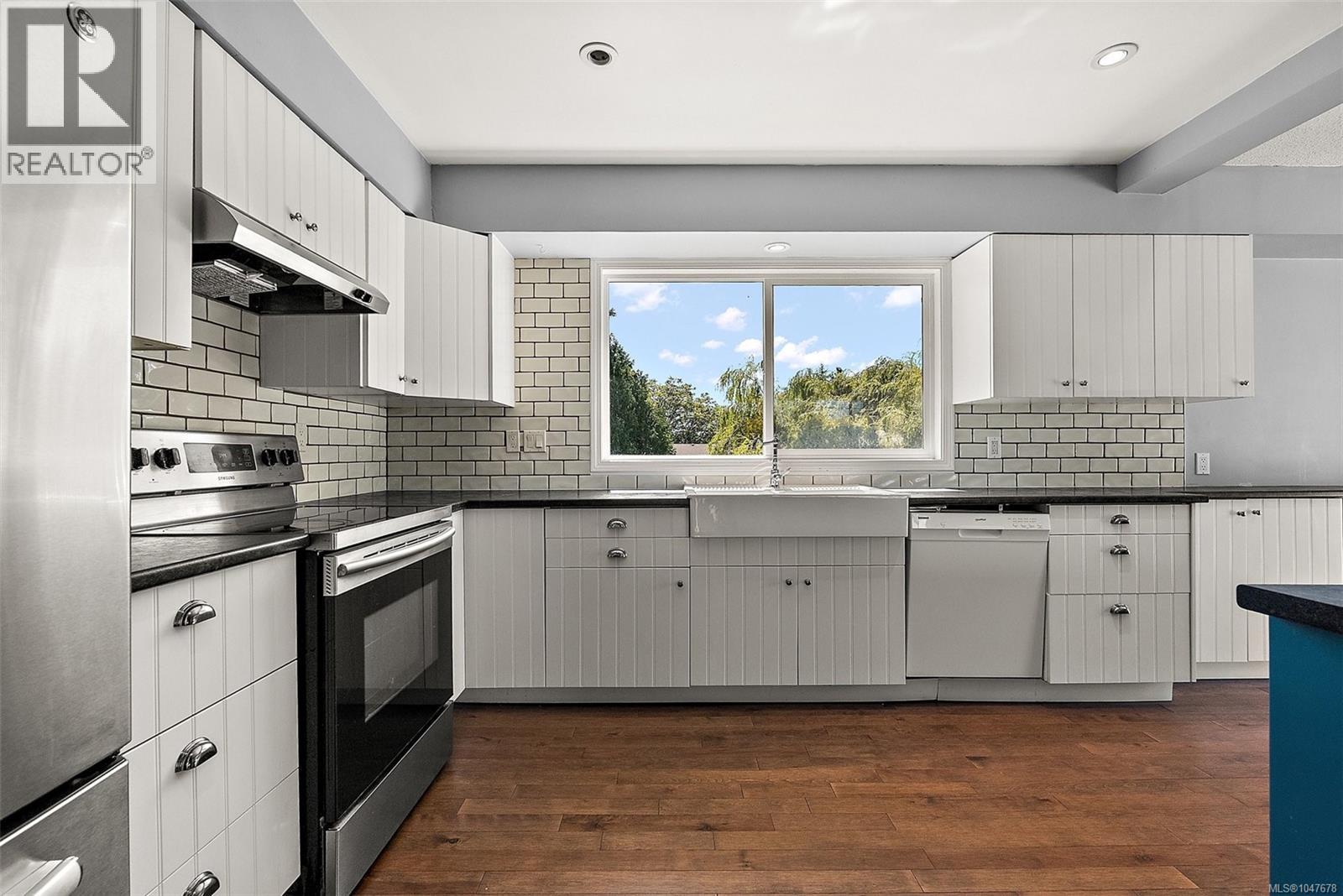 1839 San Pedro Ave, Saanich, British Columbia  V8N 2G3 - Photo 6 - 1047678