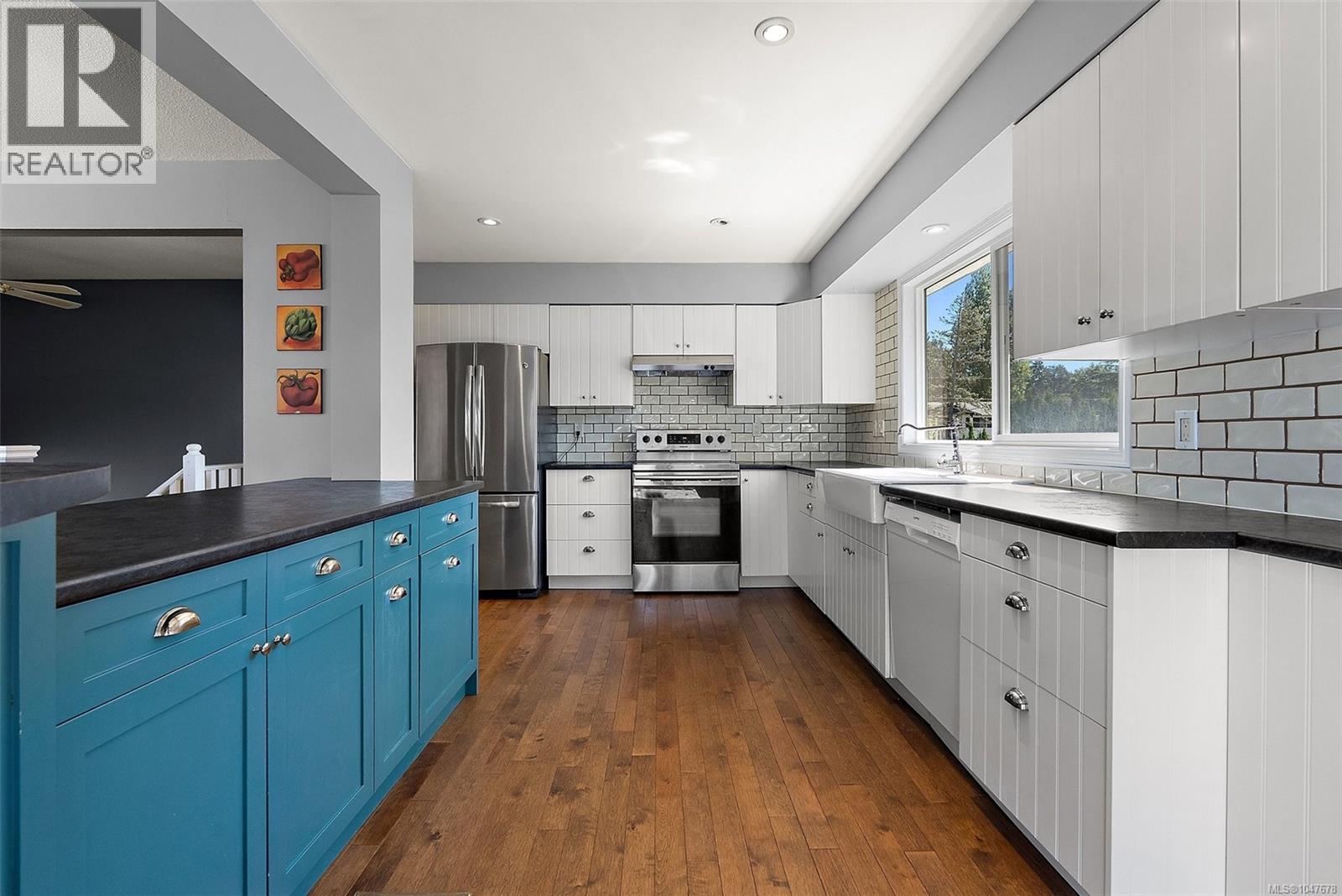 1839 San Pedro Ave, Saanich, British Columbia  V8N 2G3 - Photo 8 - 1047678