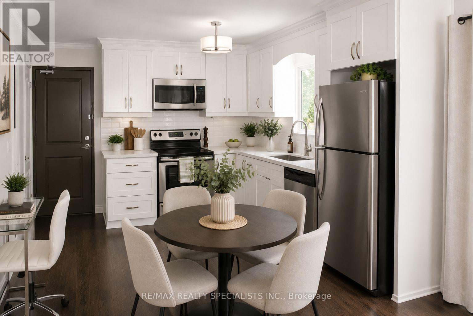 8 - 6 BRANT STREET, Mississauga, Ontario