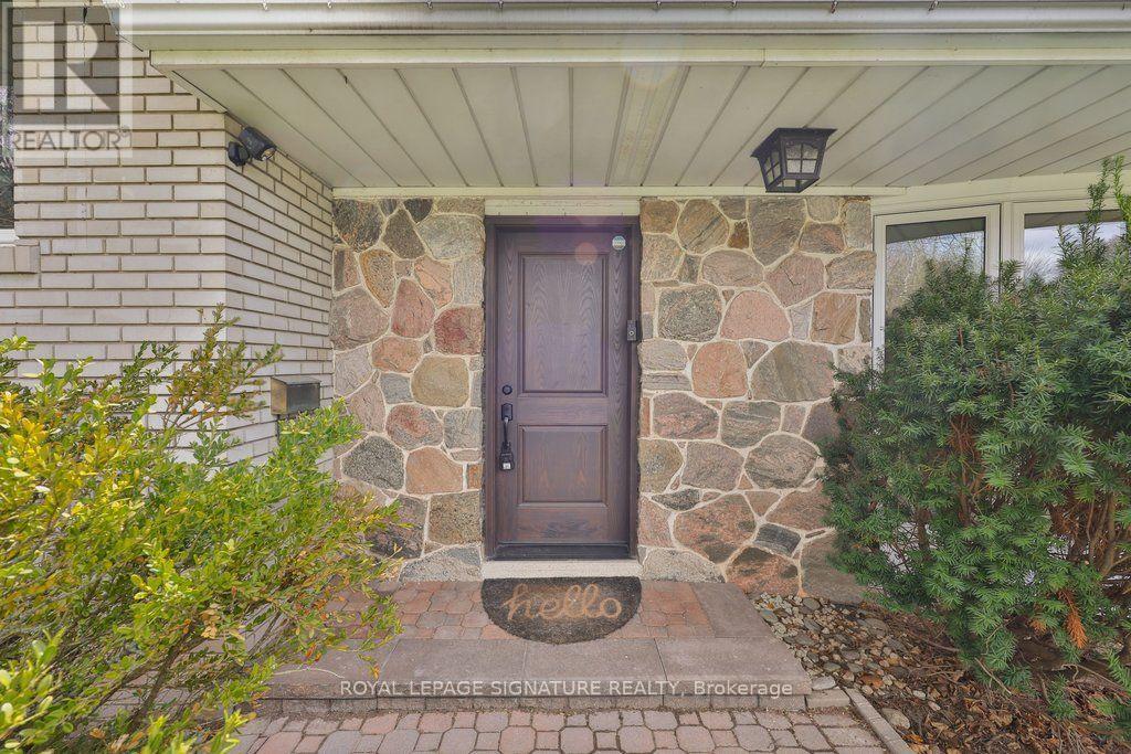 1486 Hixon Road S, Oakville, Ontario  L6L 1S3 - Photo 3 - W13709846